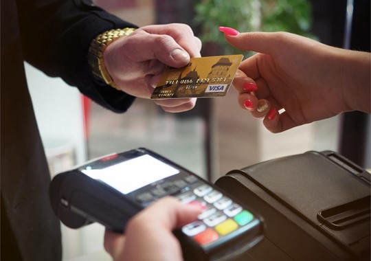 Reclame los intereses abusivos de sus tarjetas revolving